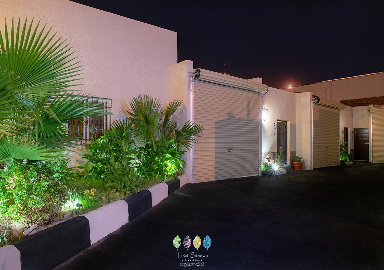 Tree Season Chalets Hotel Khamis Mushait Exterior photo